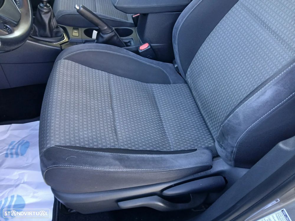 Toyota Auris Touring Sports 1.4 D-4D C.+P.Sport+Navi - 14