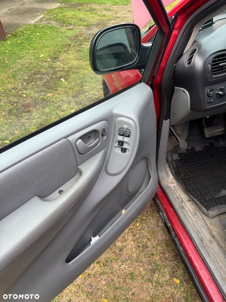 Chrysler Town & Country 3.8 - 14