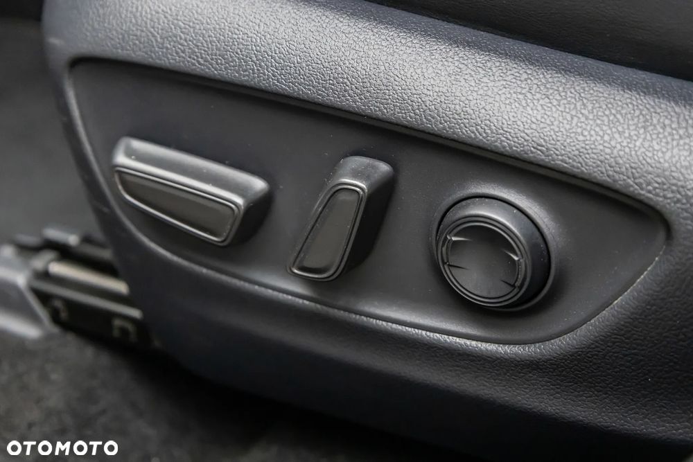 Toyota RAV4 2.5 Hybrid Black Edition by JBL 4x4 - 17