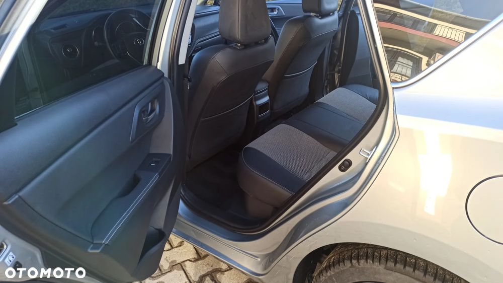Toyota Auris - 13