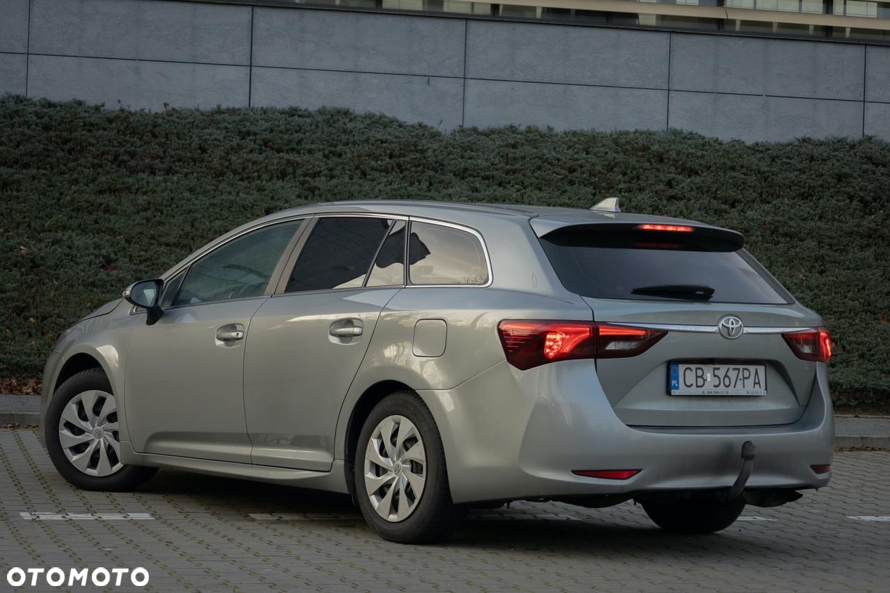 Toyota Avensis Combi 1.6 - 22