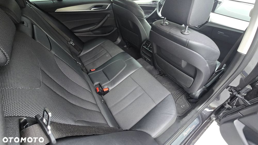 BMW Seria 5 520d Sport Line - 10