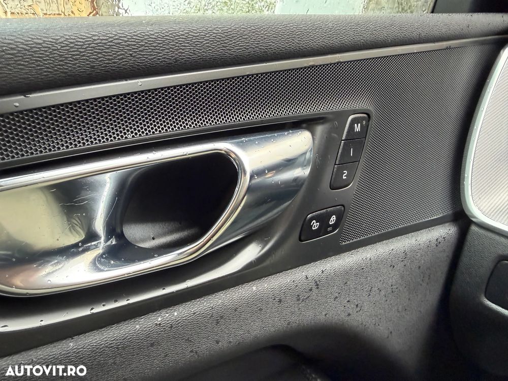 Volvo XC 60 T8 AWD Recharge Geartronic Inscription - 22