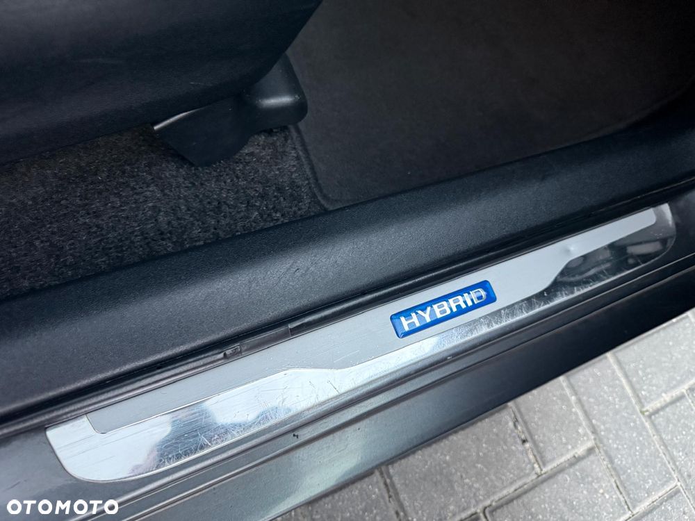 Toyota Prius+ (Hybrid) - 17