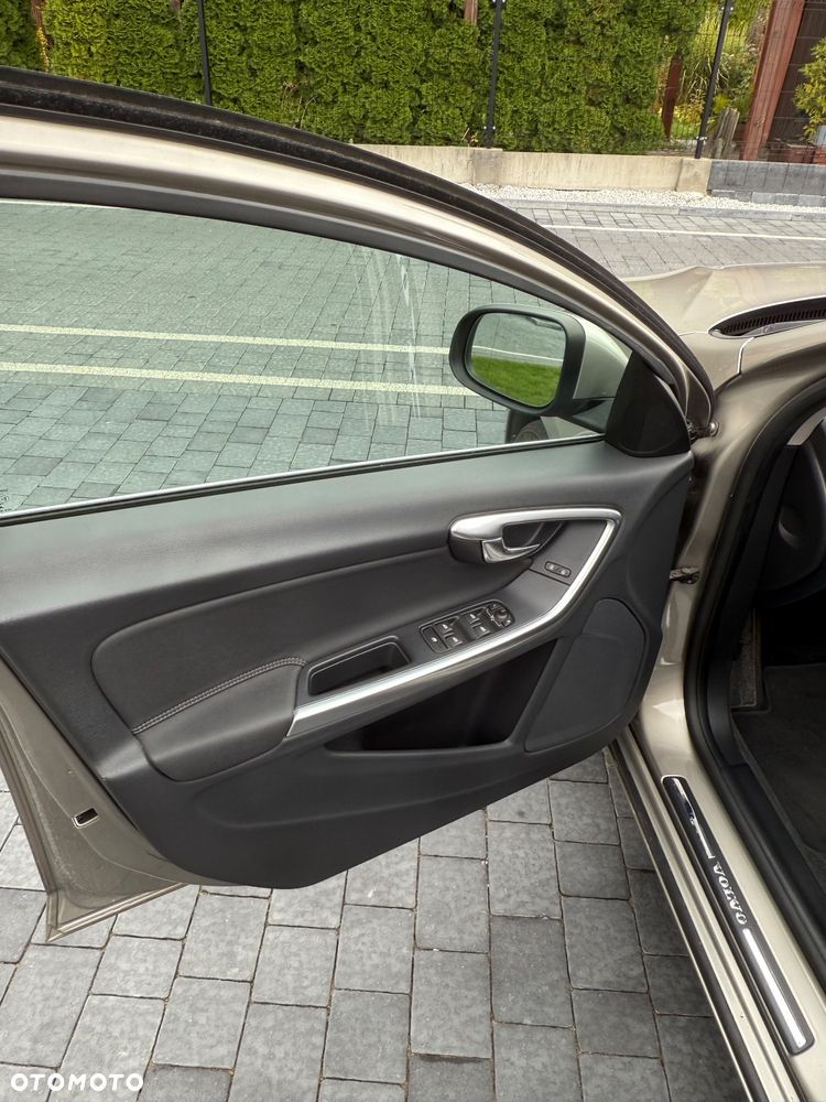 Volvo S60 D4 Drive-E Momentum - 14