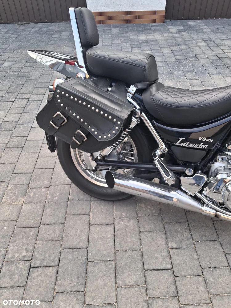 Suzuki Intruder - 11