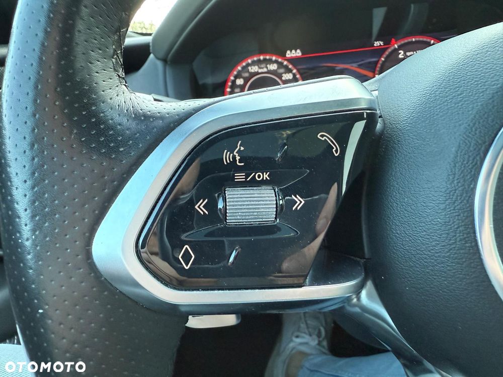 Jaguar XE 2.0 D180 R-Dynamic SE - 27