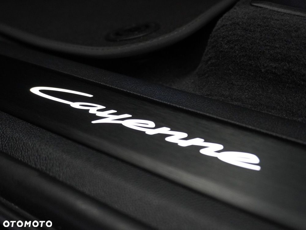 Porsche Cayenne E-Hybrid PHEV Black Edition - 24