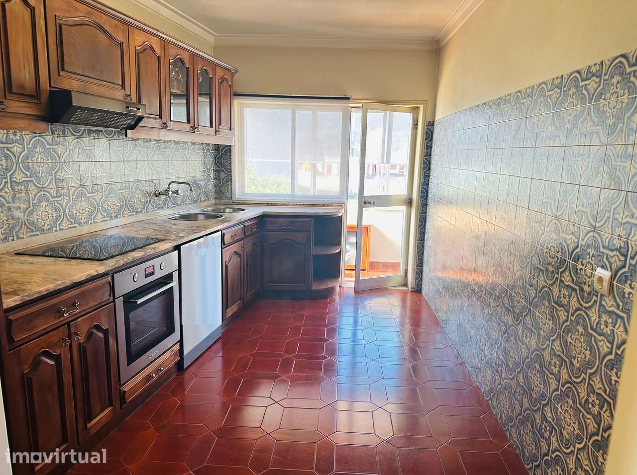 Espaçoso T2+1, mais sótão e lugar garagem no coração de Valongo - Grande imagem: 3/27