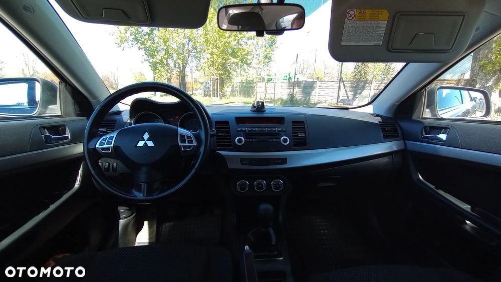 Mitsubishi Lancer 1.5 Invite - 12