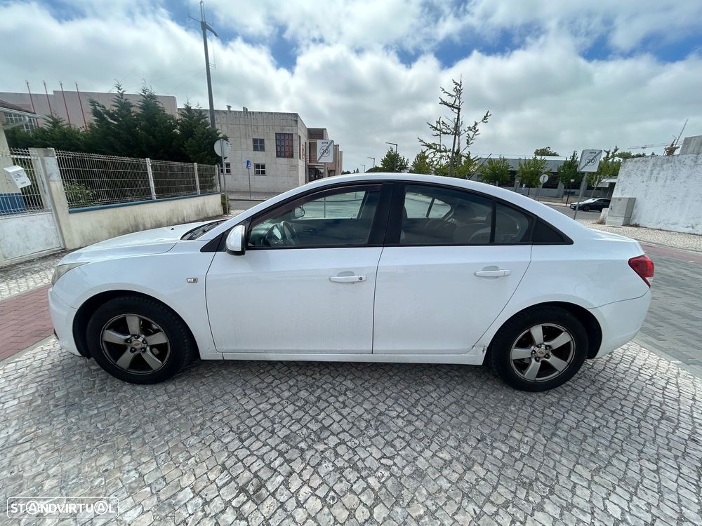Chevrolet Cruze 1.6 LS - 3