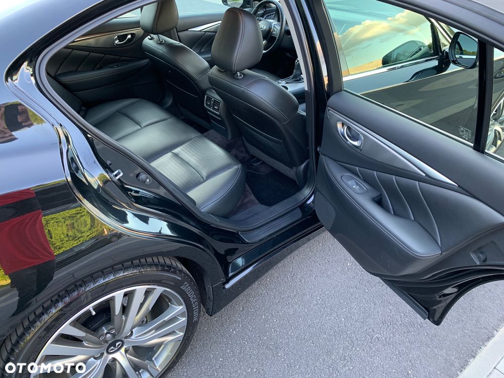 Infiniti Q50 2.0t Sport Sound Studio by Bose - 14