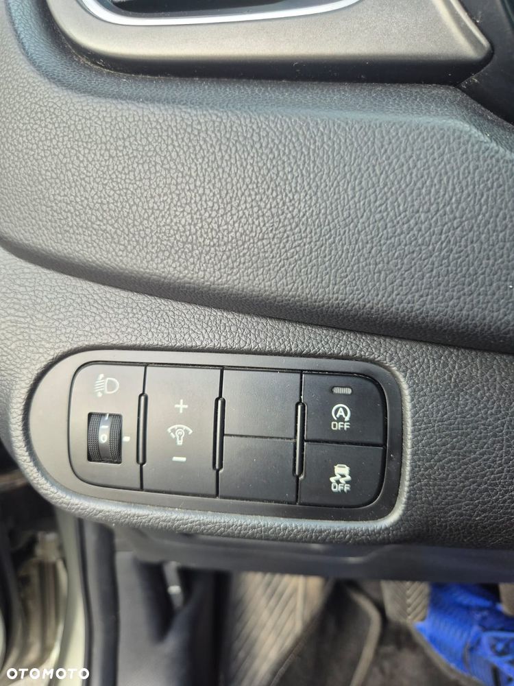Kia Carens 1.6 GDI L 7os EU6 - 21