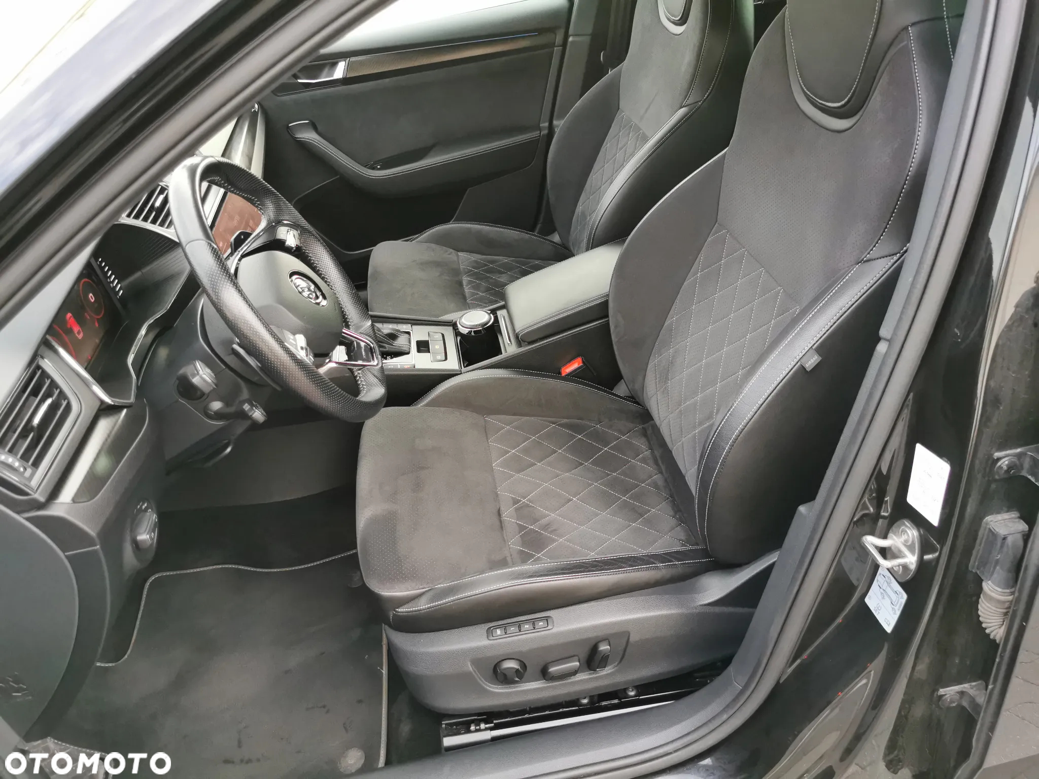 Skoda Superb Combi 2.0 TDI DSG Sportline - 13