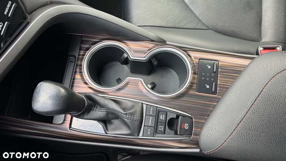 Toyota Camry - 18