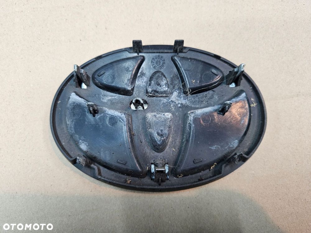 toyota avensis t25 06-08 znaczek logo - 2