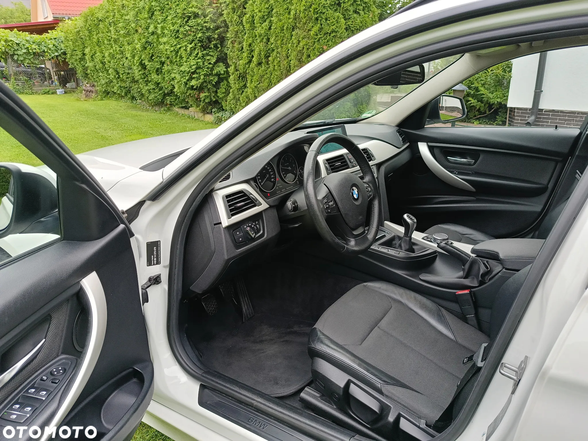 BMW Seria 3 318d Luxury Line - 27