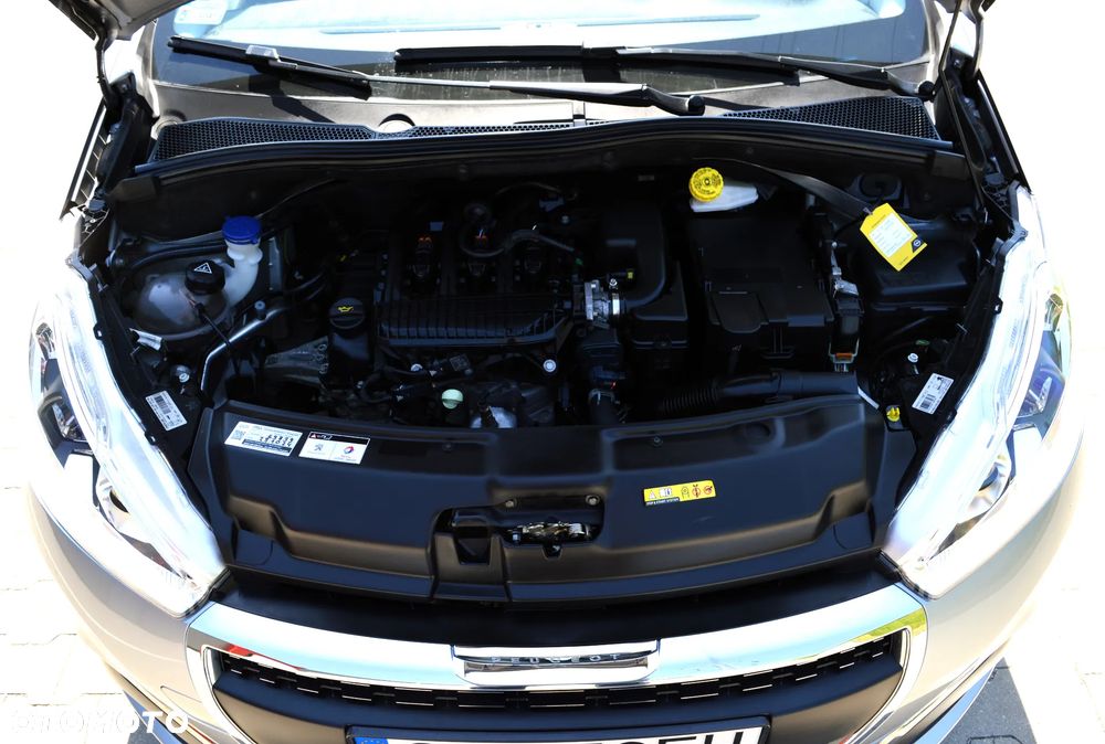 Peugeot 208 1.2 PureTech Allure - 17