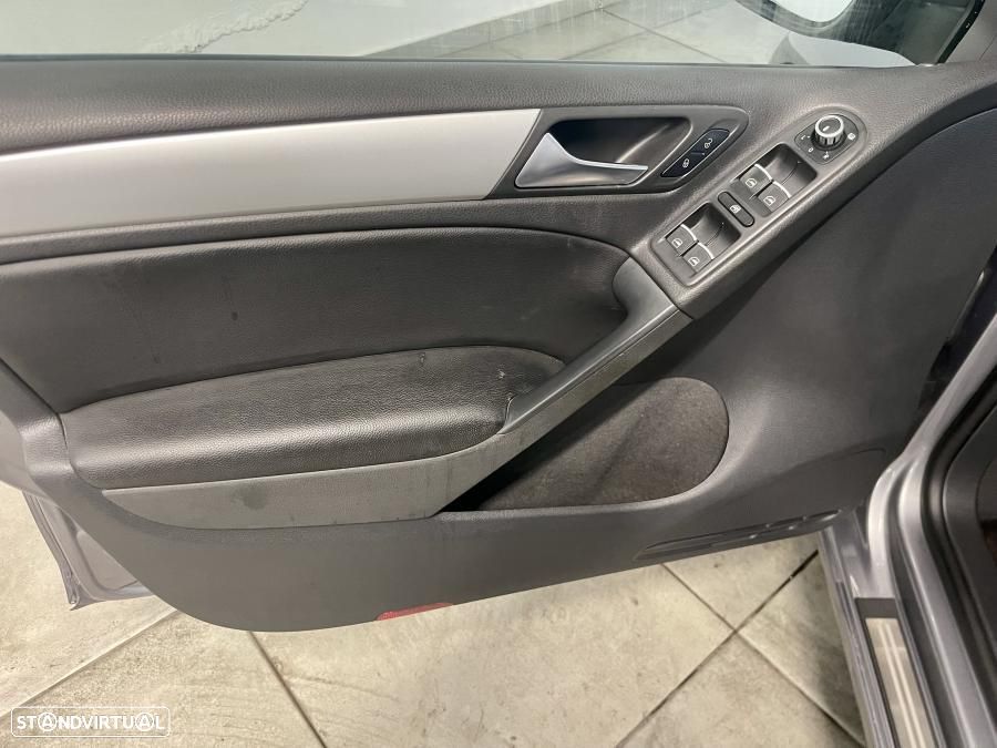 VW Golf 1.6 TDi Highline - 15