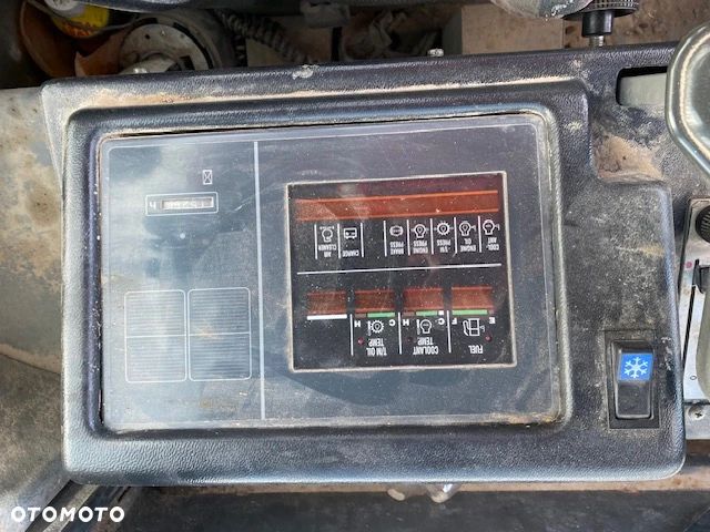 Komatsu WA270-3 - 19