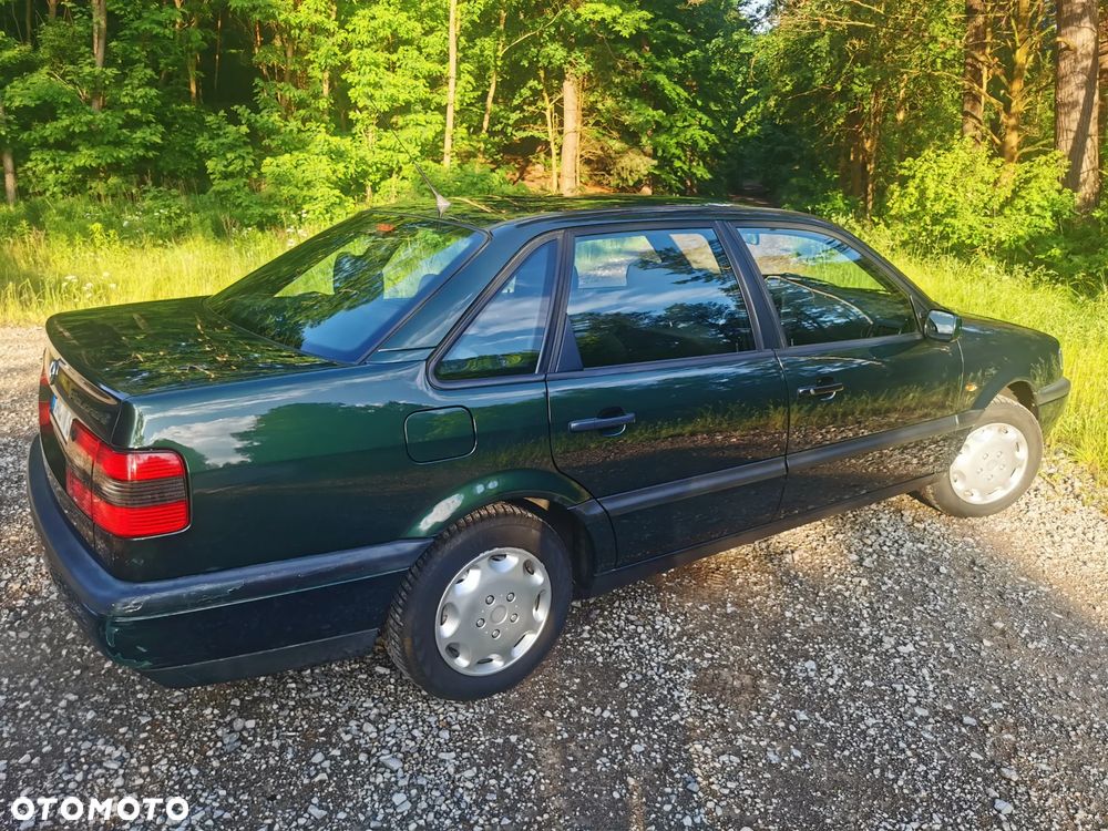 Volkswagen Passat 1.8 GL - 22