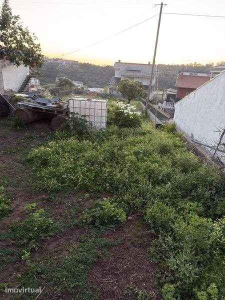 Moradia para recuperar com 650m2 de terreno - Grande imagem: 4/12