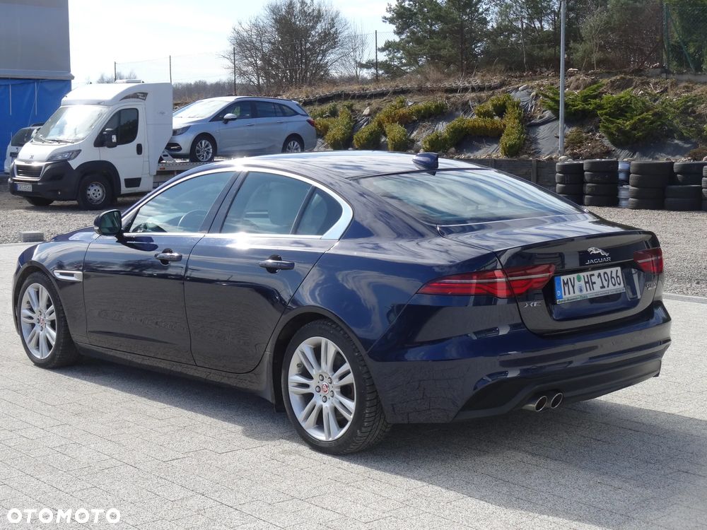 Jaguar XE 2.0 D180 R-Dynamic SE - 8