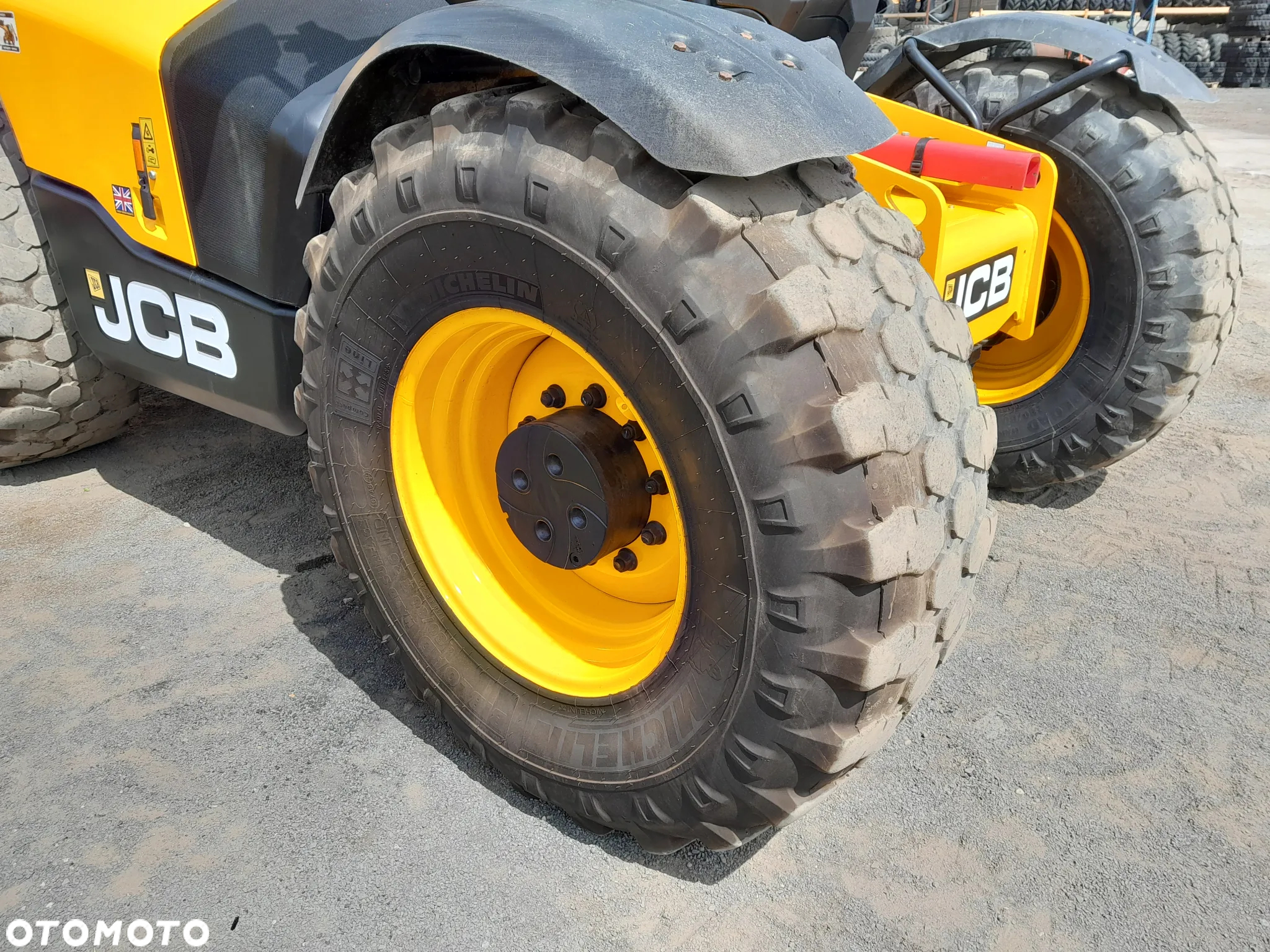 JCB 560-80 - 15