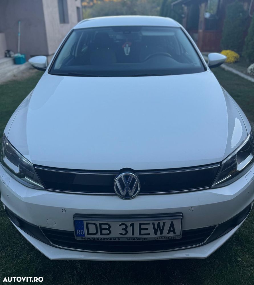 Volkswagen Jetta - 2