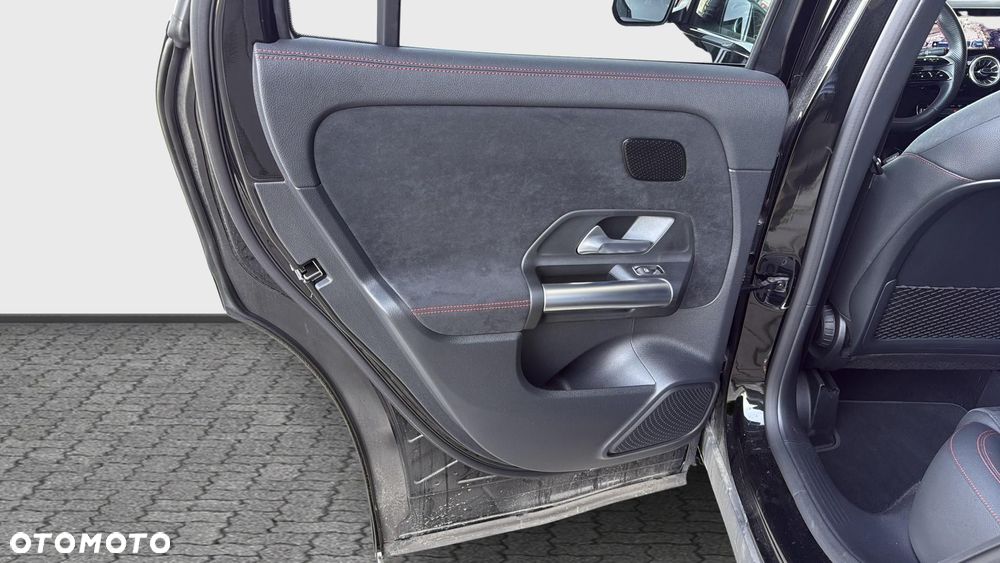 Mercedes-Benz GLA - 14