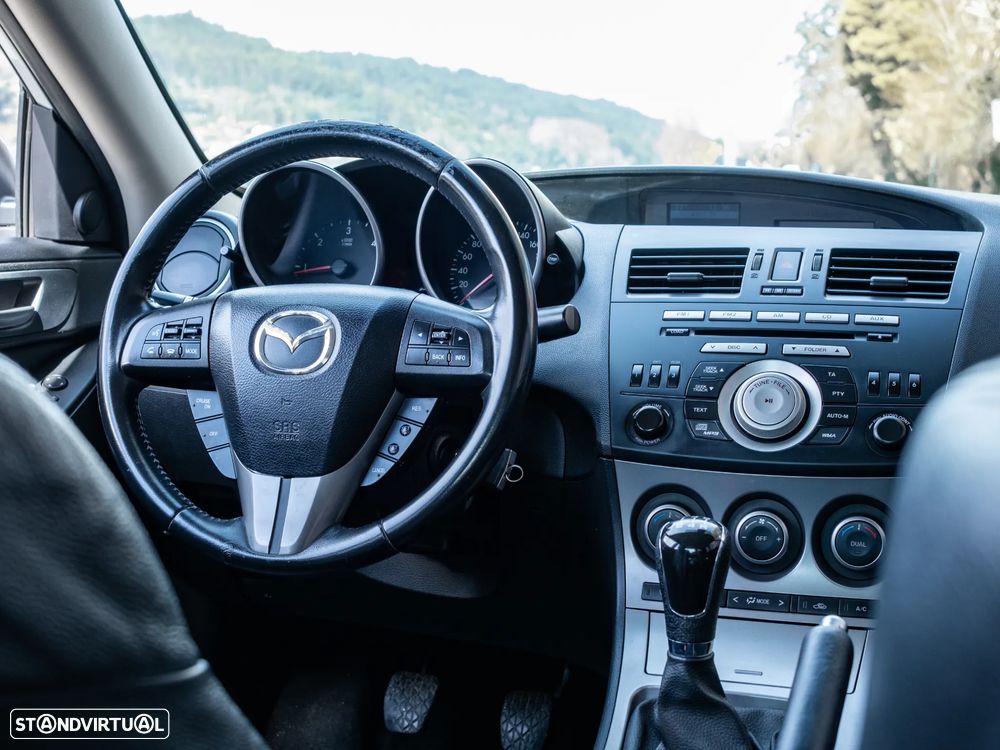 Mazda 3 Sedan - 9