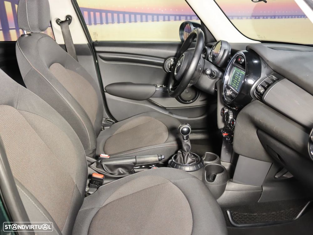 MINI 5 Portas Cooper D - 16