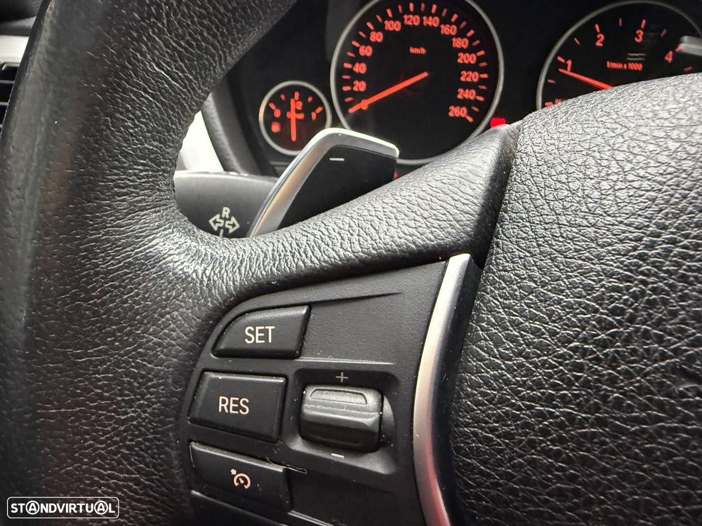 BMW 320 d EfficientDynamics Auto Line Sport - 13