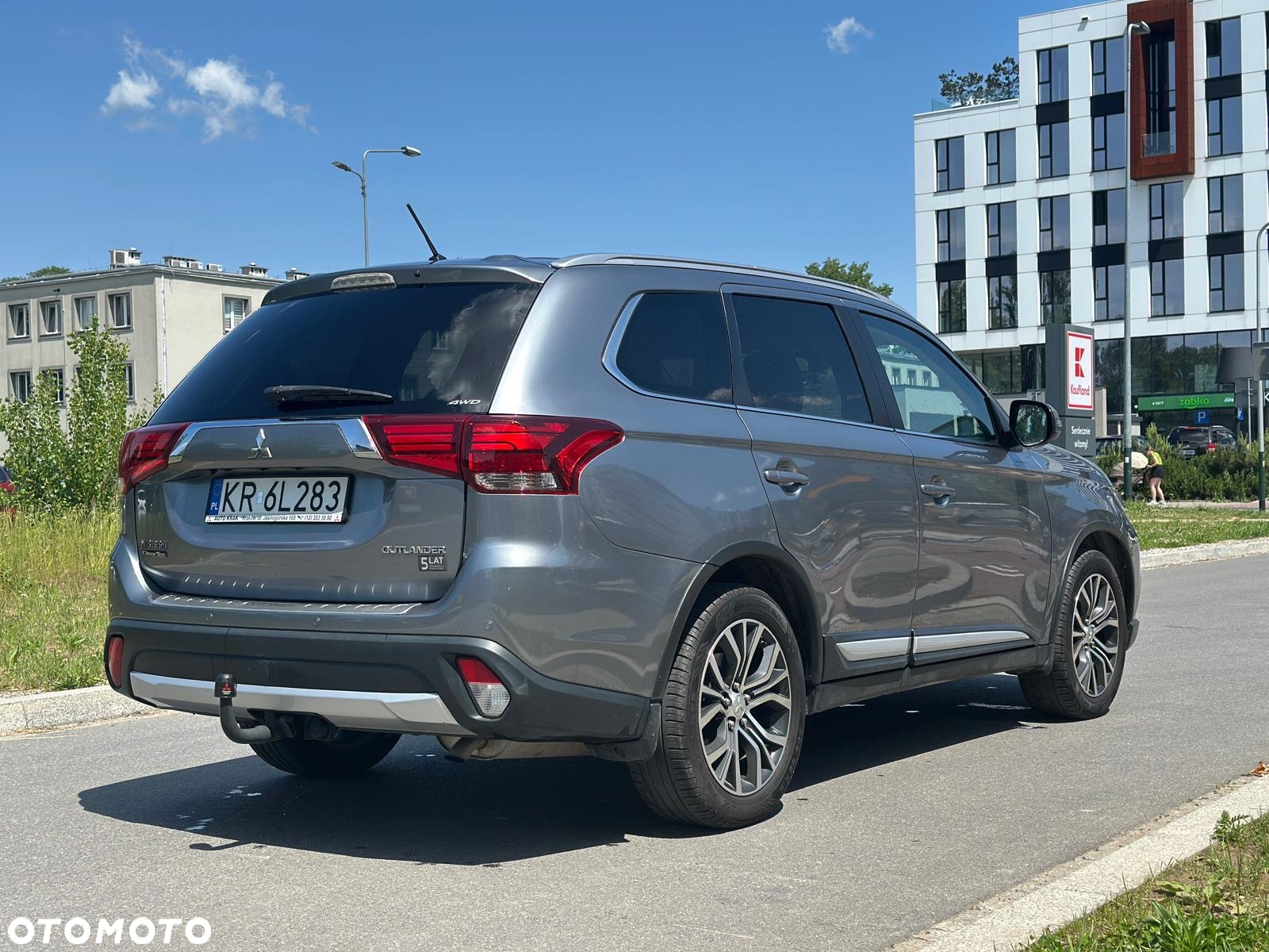 Mitsubishi Outlander 2.0 Intense + Navi 4WD CVT - 9