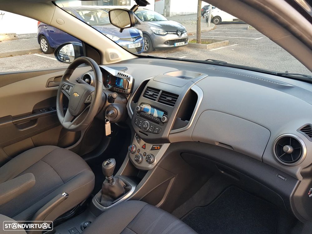 Chevrolet Aveo 1.2 LTZ - 28