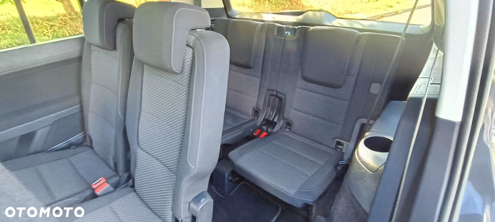 Volkswagen Touran - 16