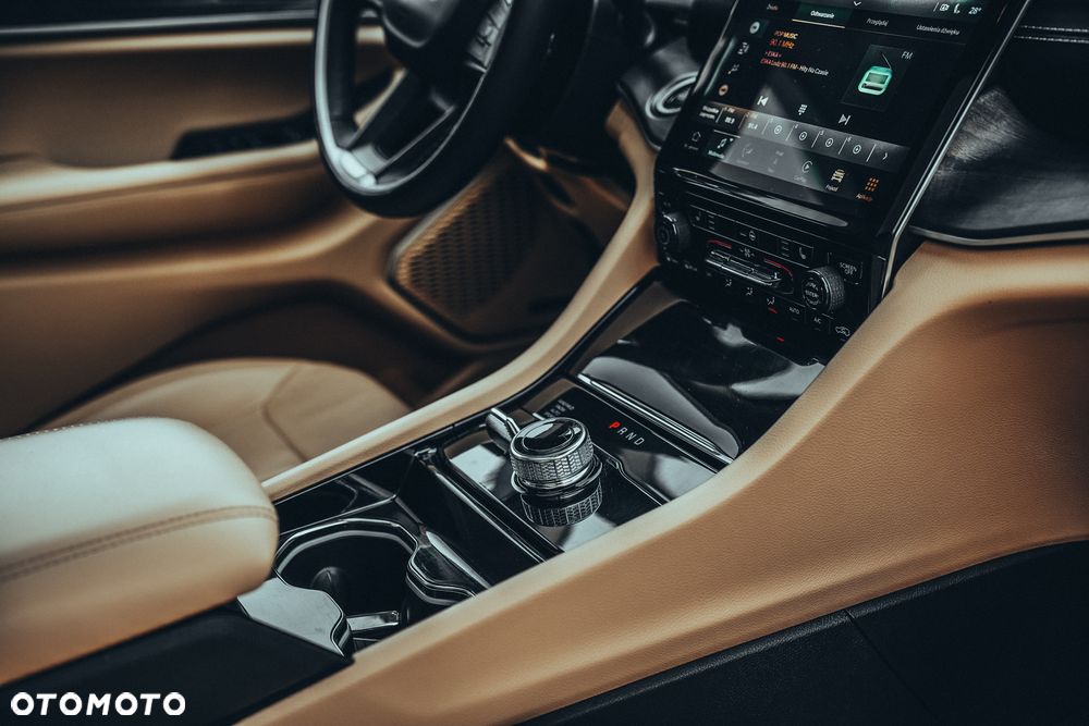 Jeep Grand Cherokee - 37