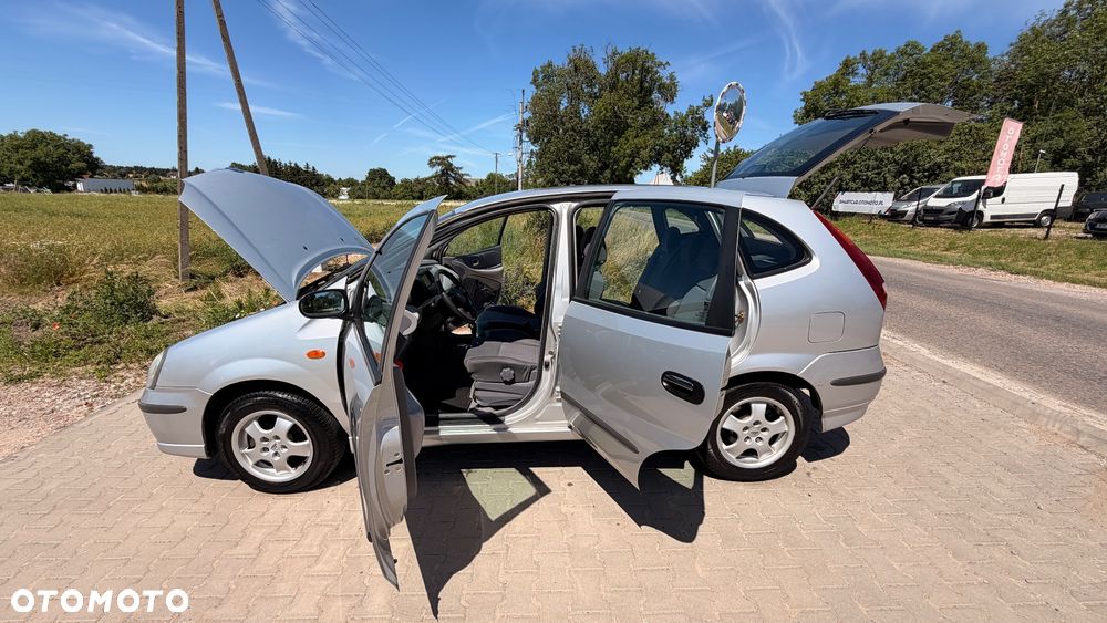 Nissan Almera Tino - 8