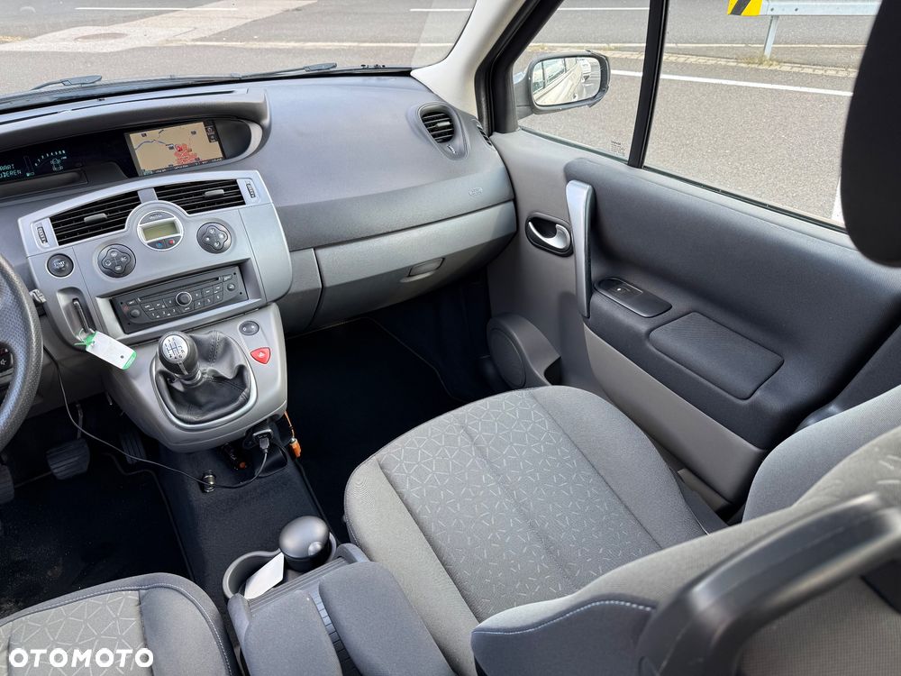 Renault Scenic 2.0 16V Privilege - 28