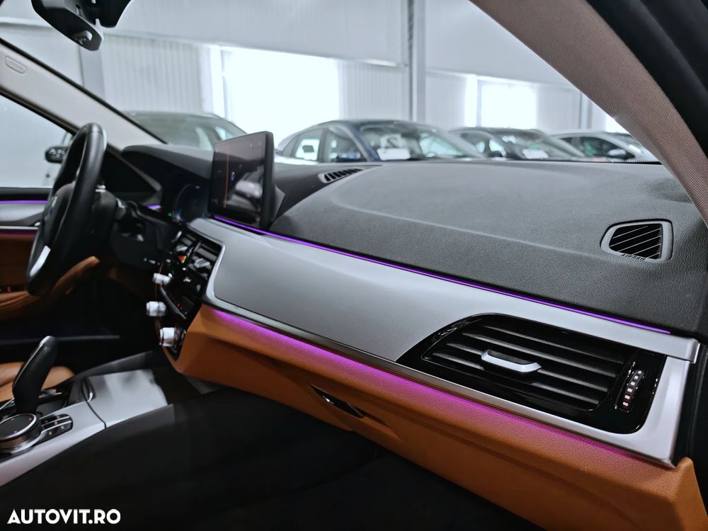 BMW Seria 5 530e Aut. - 29