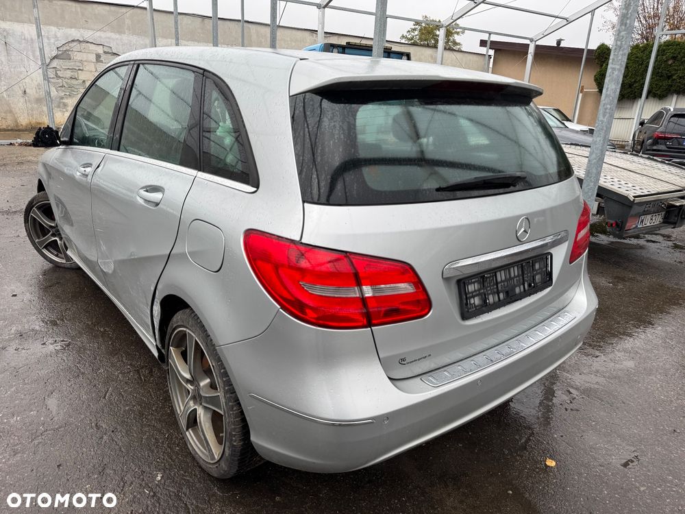 Mercedes-Benz Klasa B 180 BlueEFFICIENCY Edition Style - 2
