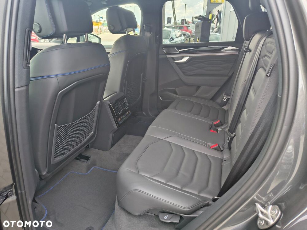 Volkswagen Touareg - 12