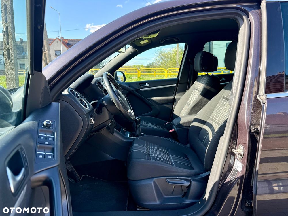 Volkswagen Tiguan 2.0 TDI DPF BlueMotion Technology Lounge Sport & Style - 26