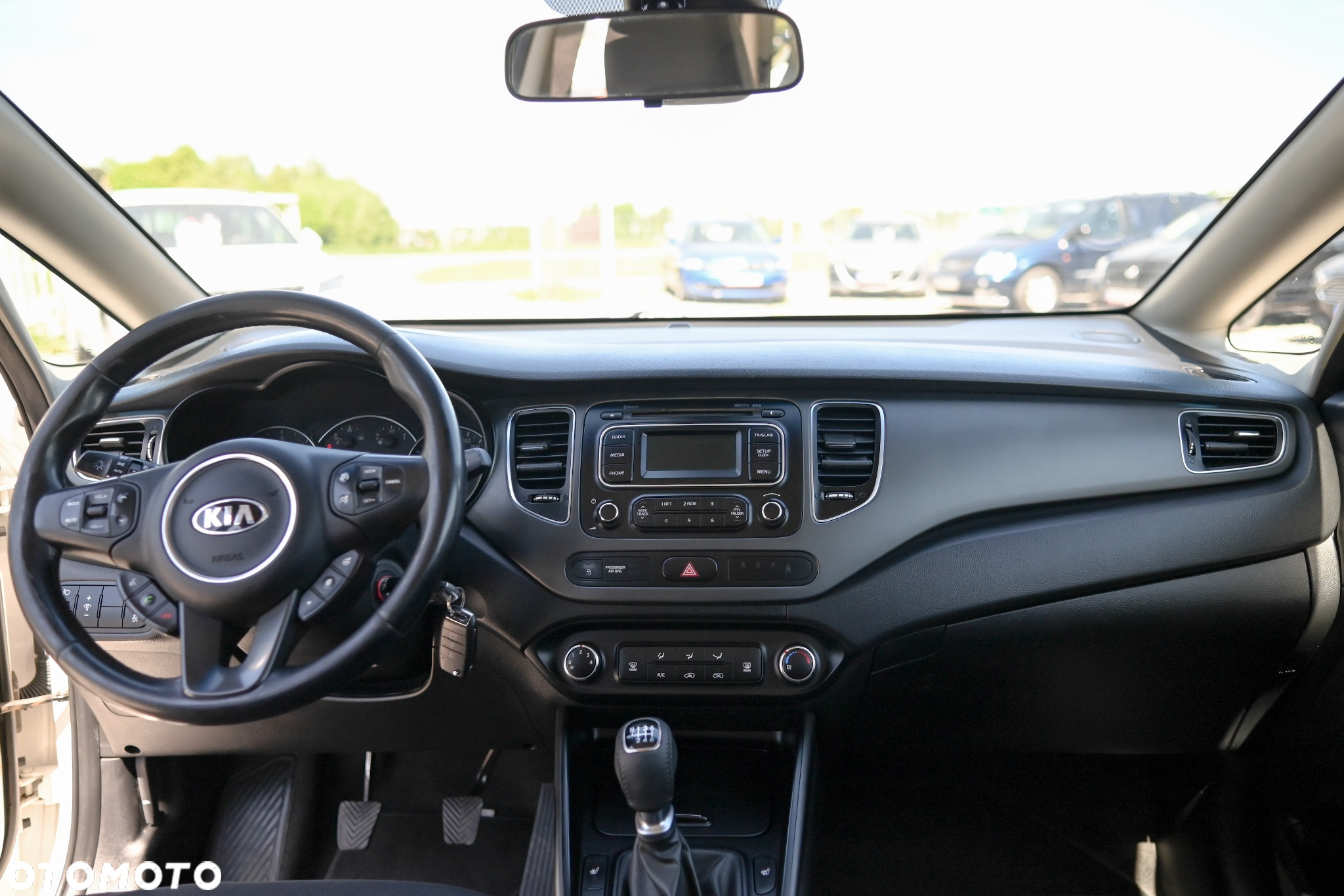 Kia Carens - 12