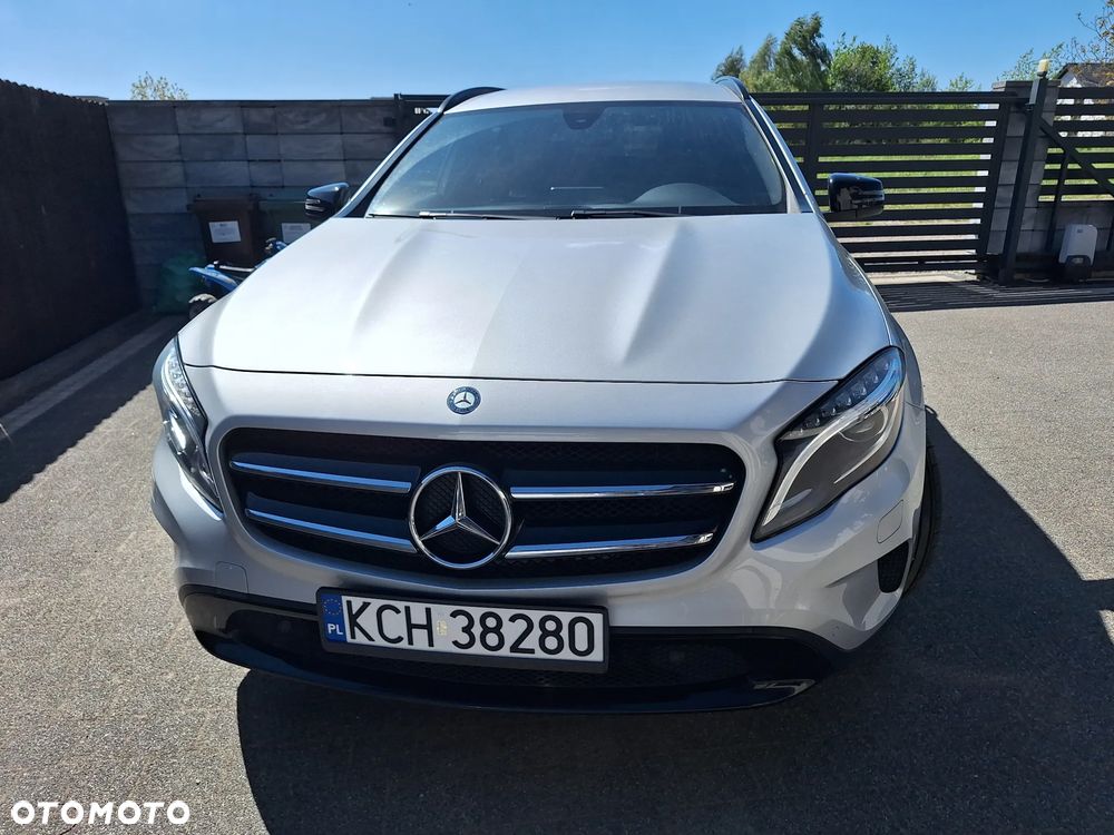 Mercedes-Benz GLA 200 d - 2