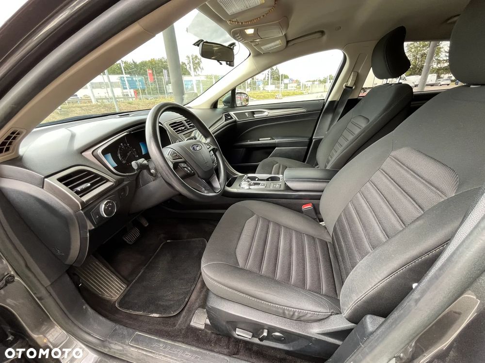 Ford Fusion - 10