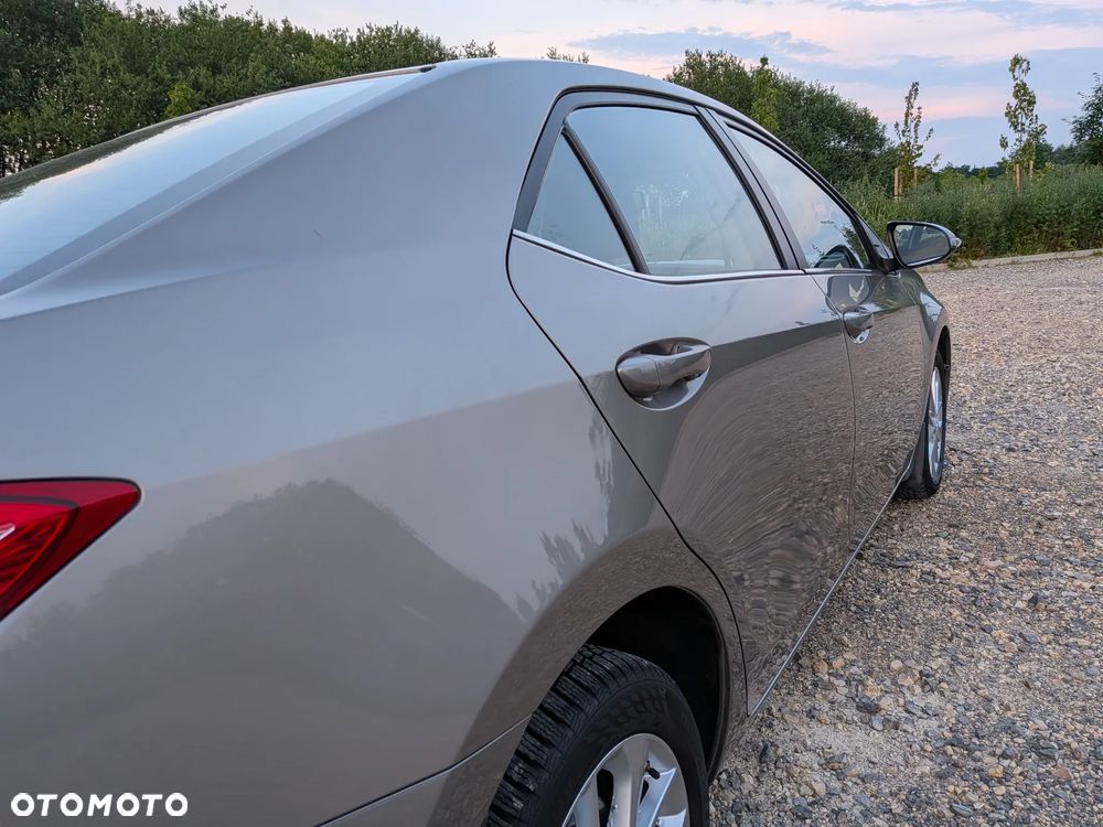 Toyota Corolla 1.6 Prestige EU6 - 19
