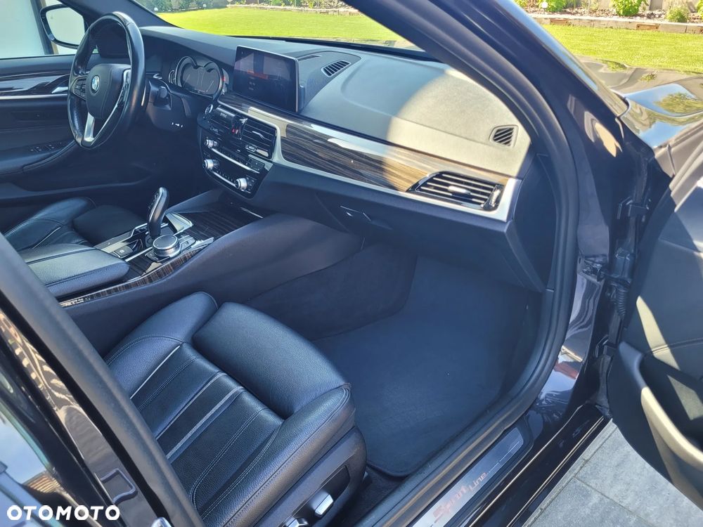 BMW Seria 5 530i xDrive Sport Line - 12