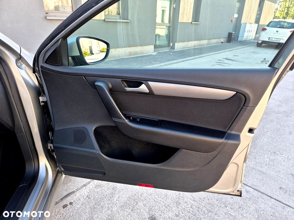 Volkswagen Passat 1.6 TDI BlueMotion Technology Comfortline - 34