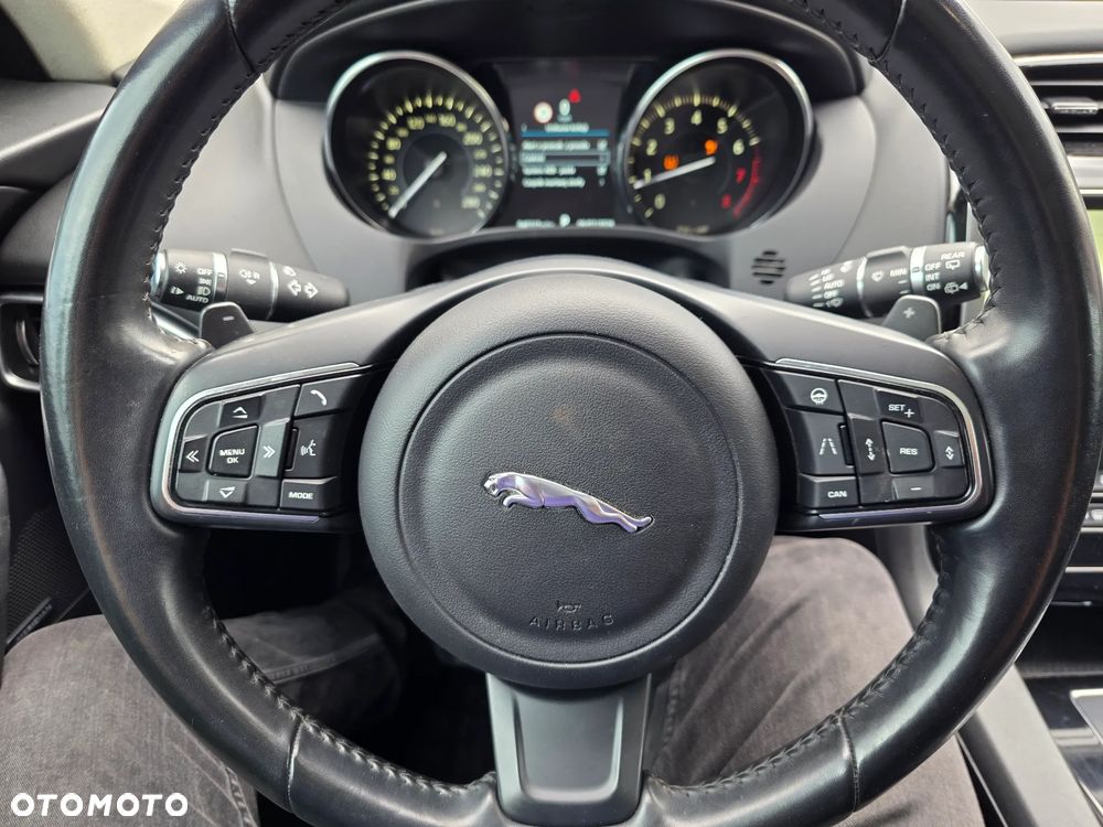 Jaguar F-Pace 25t AWD Prestige - 38